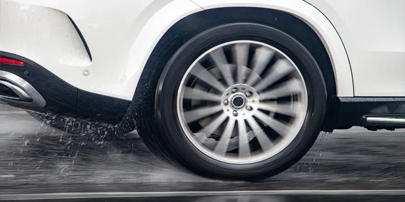 Aquaplaning – Gefahr bei Nässe