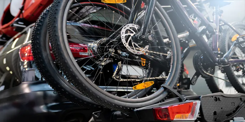 Was es bei Fahrradträgern am Auto zu beachten gibt